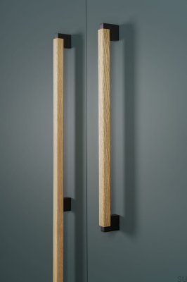 Länglicher Möbelgriff Duo Big 480, Holzeiche mit schwarzem Aluminium