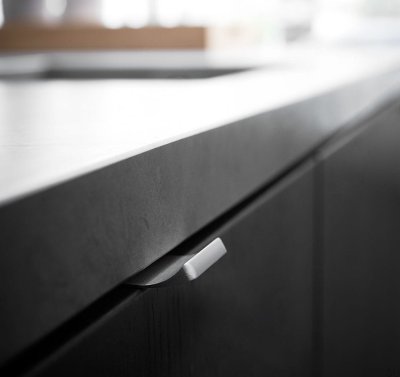 Möbelgriff Edge Straight Up 40 Aluminium Silber