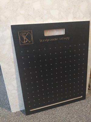 L-Display mit Logo