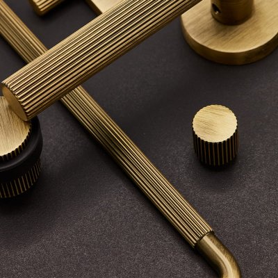 Helix Stripe 128 länglicher Möbelgriff Antik Bronze