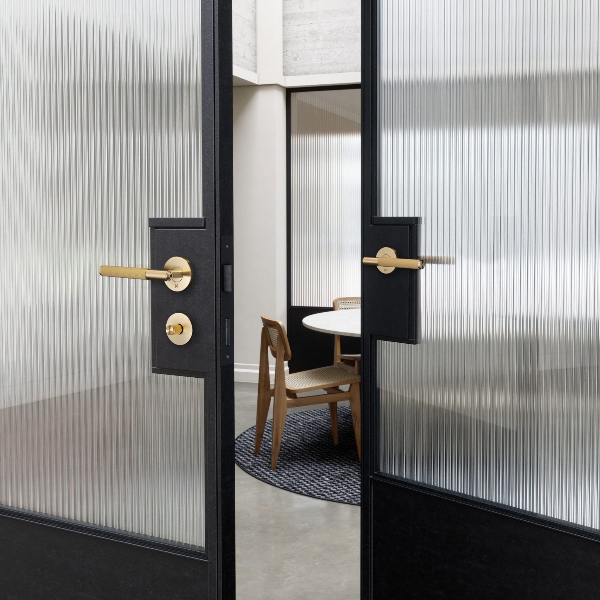 BP_Door_Handle_Linear_Brass_Lifestyle_1-scaled.jpg
