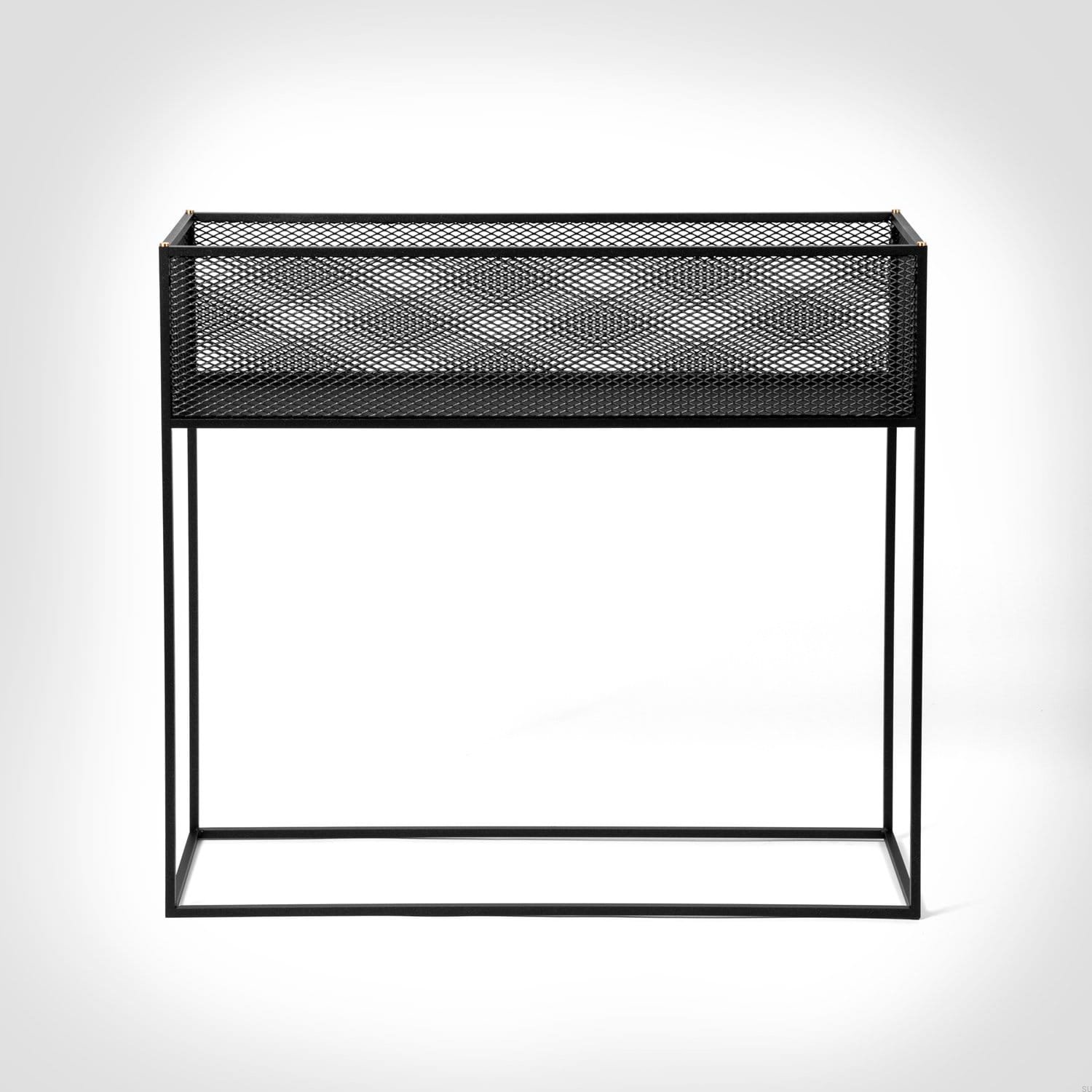 bp_meshed_planter_brass_front_vignette_web.jpg