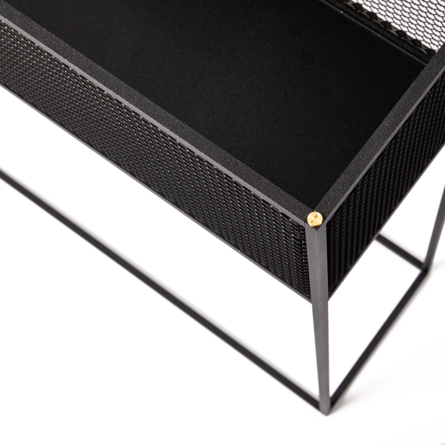 bp_meshed_planter_brass_detail_01_web.jpg