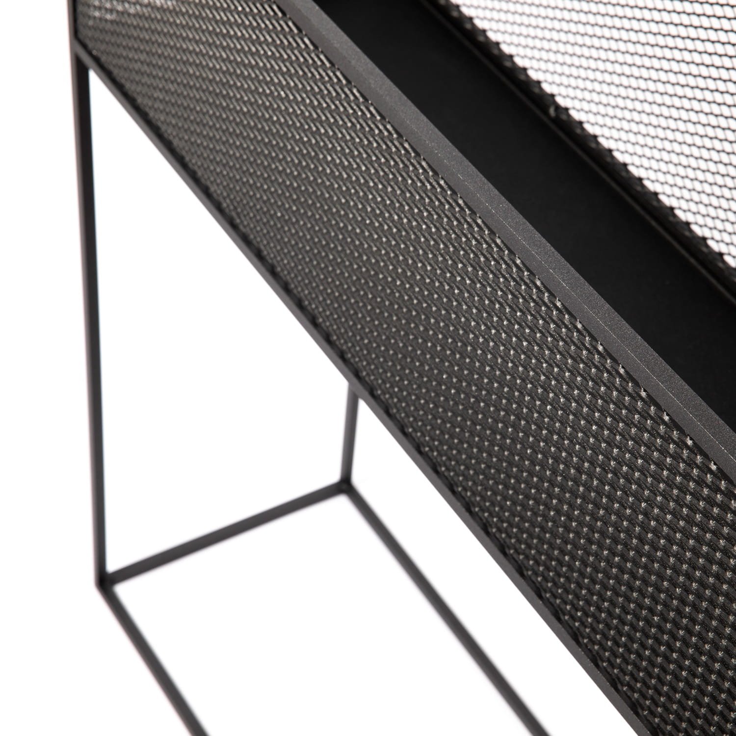 bp_meshed_planter_steel_detail_03_web.jpg