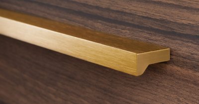 Winkel 400 länglicher Möbelgriff Gold gebürstet