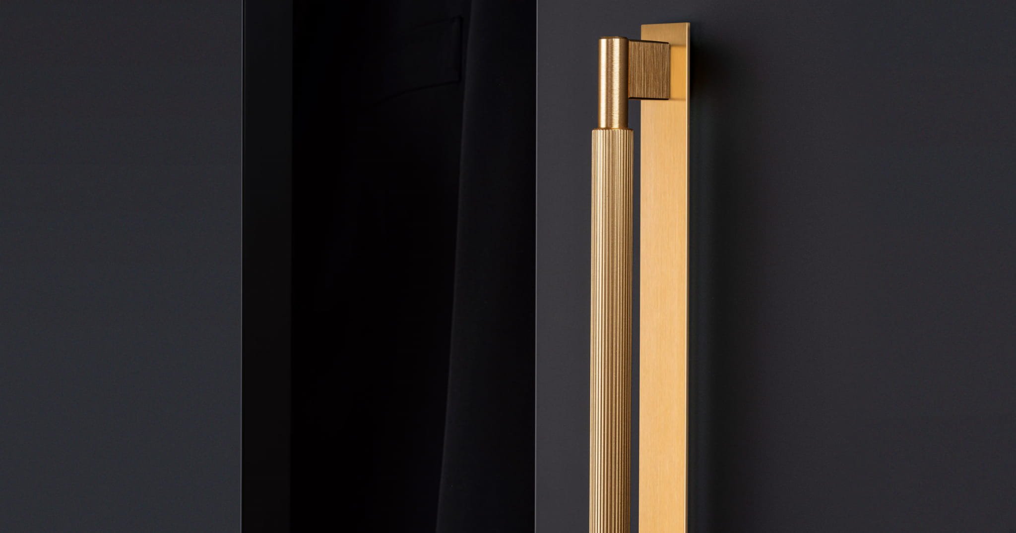 1-0588-ARPA-PLATE-long-handle-brushed-dark-brass (2).jpg