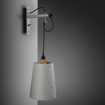 Wandleuchte mit Hakenkreuz, Stahlgrau mit Messing