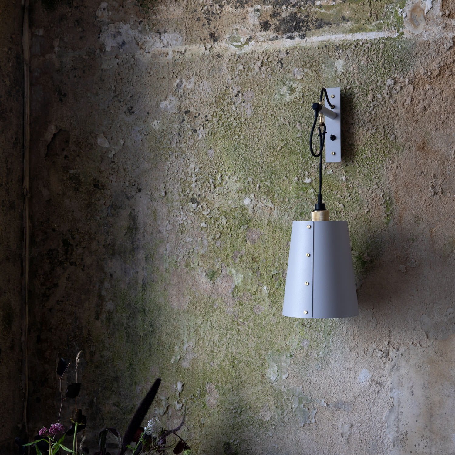 bp_lg_hooked_wall_close_01_web_1.jpg