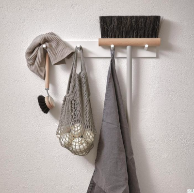 Weißer Siri-Wandhalter aus Holz