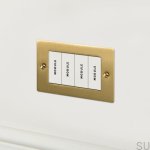 2g_brassplate_brassbutt_fourinsert-text_2.jpg
