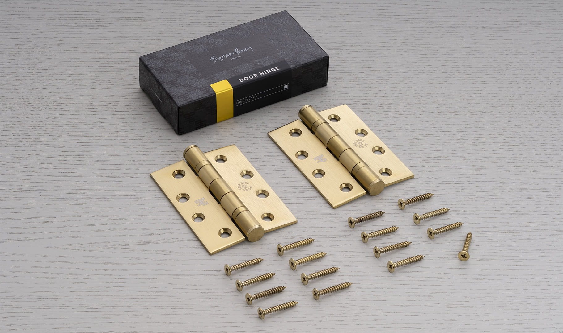 Hinge_102x76x3_mm_Brass_Pair_Unboxing_Web.jpg