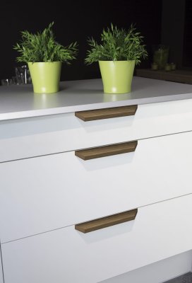 Barcco 480 länglicher Möbelgriff Holznussholz