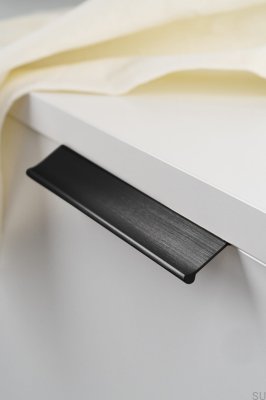 Wing 128 Aluminium Schwarz Möbelgriff mit gebürsteter Kante