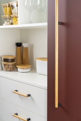 Eto 320 Länglicher Möbelgriff aus Eichenholz und grauem Aluminium