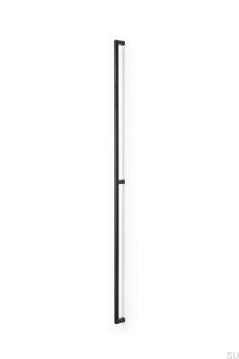 Eto 992 Wooden Black mit länglichem Möbelgriff aus schwarzem Aluminium