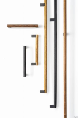 Eto 992 Wooden Black mit länglichem Möbelgriff aus schwarzem Aluminium