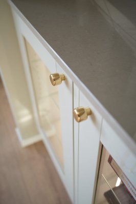 Möbelknopf Esther Messing poliert lackiert