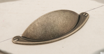 Muschelmöbelgriff 1761 64 Antiksilber