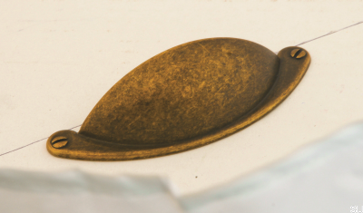 Muschelmöbelgriff 1761 64 Antikbronze