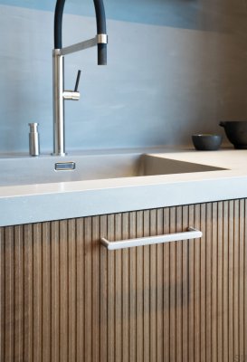 Inez 160 goldgebürsteter, länglicher Möbelgriff