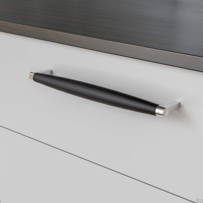 Hjo 256 länglicher Möbelgriff, mattschwarzes Metall mit Chrom