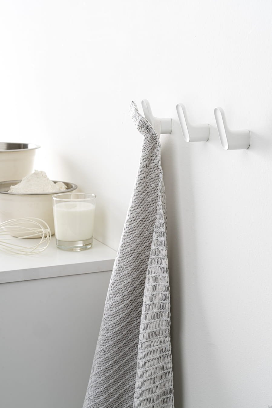 7037017ZM2EI--Wieszak-ścienny-Luv-Metalowy-Czarny-Mat-Viefe-Skandynawskie-Uchwyty_2