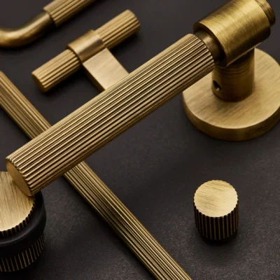 Helix Stripe 200 Türgriff, modulares Schloss in Antikbronze