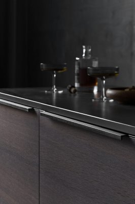 Trim 995 Möbelgriff, mattschwarz gebürstetes Aluminium