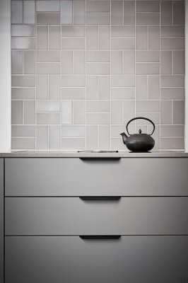 Blaze 2 Kanten-Möbelgriff 2x80 Aluminium Mattschwarz gebürstet