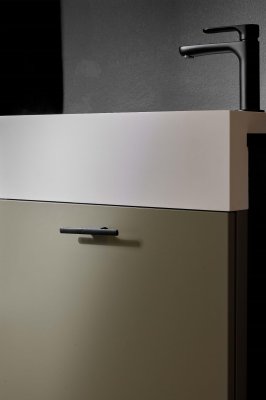 Tau 32 länglicher Möbelgriff, Aluminium, Mattschwarz, gebürstet