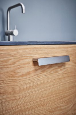 Umschlag 160 Längsmöbelgriff, Aluminiumsilber