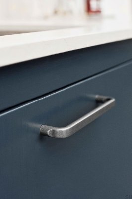 Base 160 länglicher Möbelgriff, Metallgrau