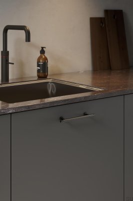 Villa 128 länglicher Möbelgriff aus Gun-Metal