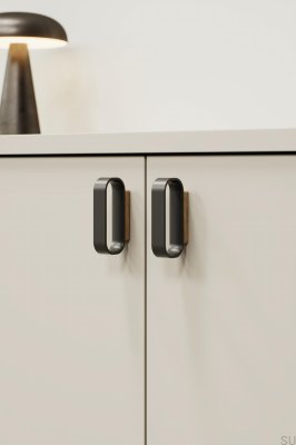 Race 32 länglicher Möbelgriff, Eichenholz mit Mattschwarz