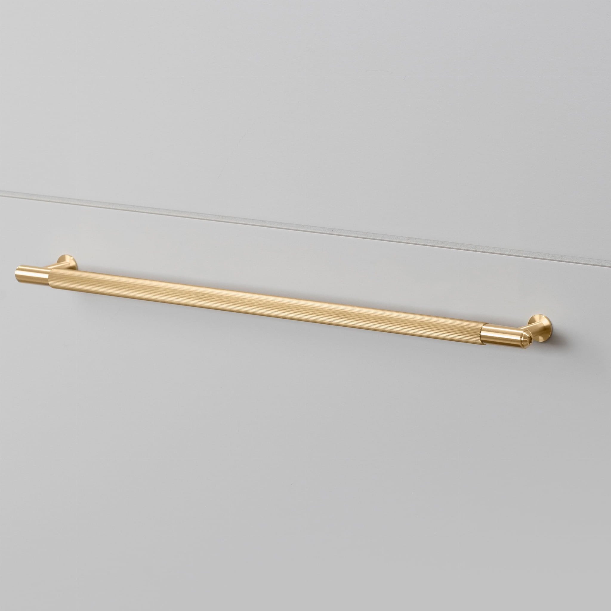 Zdjecie uchwytu meblowego Pull Bar Linear Large mosieznego