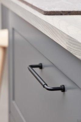 Lounge 160 Möbelgriff Metall matt schwarz mit schwarzem Leder