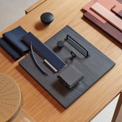Möbelgriff Hide 120 mit Metallkante Deep Blue