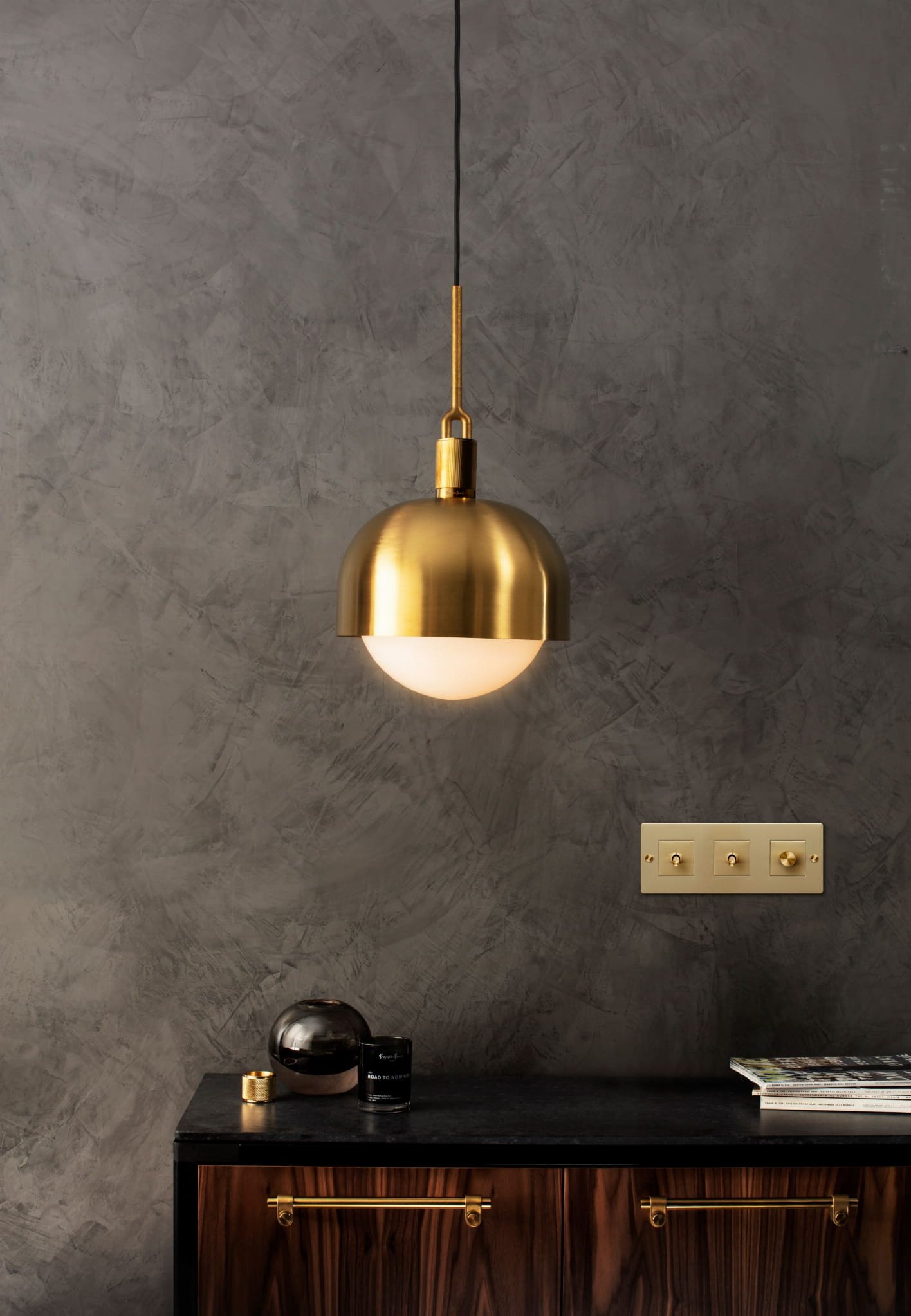 BP_Living_Room_A_LC_21_3_Forked_Shade_Globe_EU_Electricity.jpg