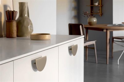 Horizon Large 64 Länglicher Möbelgriff aus gebürstetem Gold aus Metall