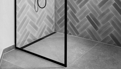 Duschglas mit schwarzem Rahmen GlassLine 800
