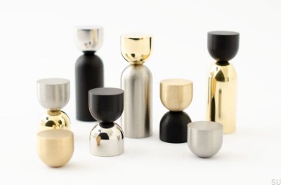 Kokeshi Mix 1832 Möbelknopf, Messing poliert, unlackiert mit schwarzem Aluminium