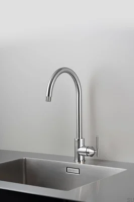 Lineare Küchenarmatur aus Messing in Silber mit europäischem Anschluss