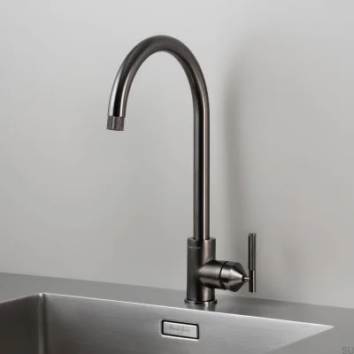 Lineare Küchenarmatur aus Messing in Gunmetal-Optik mit britischem Anschluss