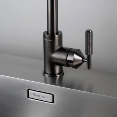 Küchenarmatur von Cross Brass Gunmetal mit Ausziehfunktion und britischem Anschluss
