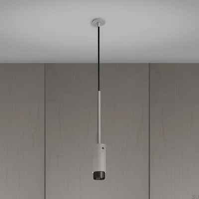 Auspuffanlage linear, stahlgrau mit gunmetalfarbenem Scheinwerfer