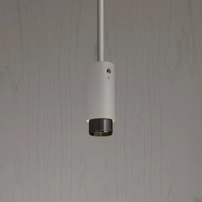 Auspuffanlage linear, stahlgrau mit gunmetalfarbenem Scheinwerfer