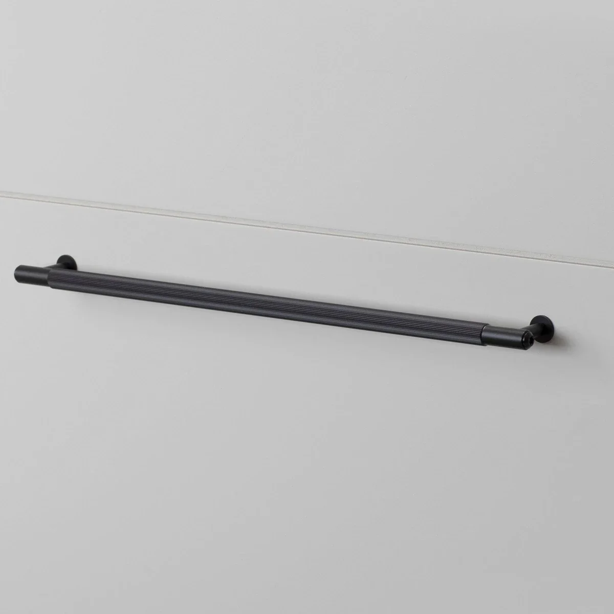 UPB-023971--Uchwyt-meblowy-podłużny-Pull-Bar-Linear-Large-Czarny-Skandynawskie-Uchwyty_1