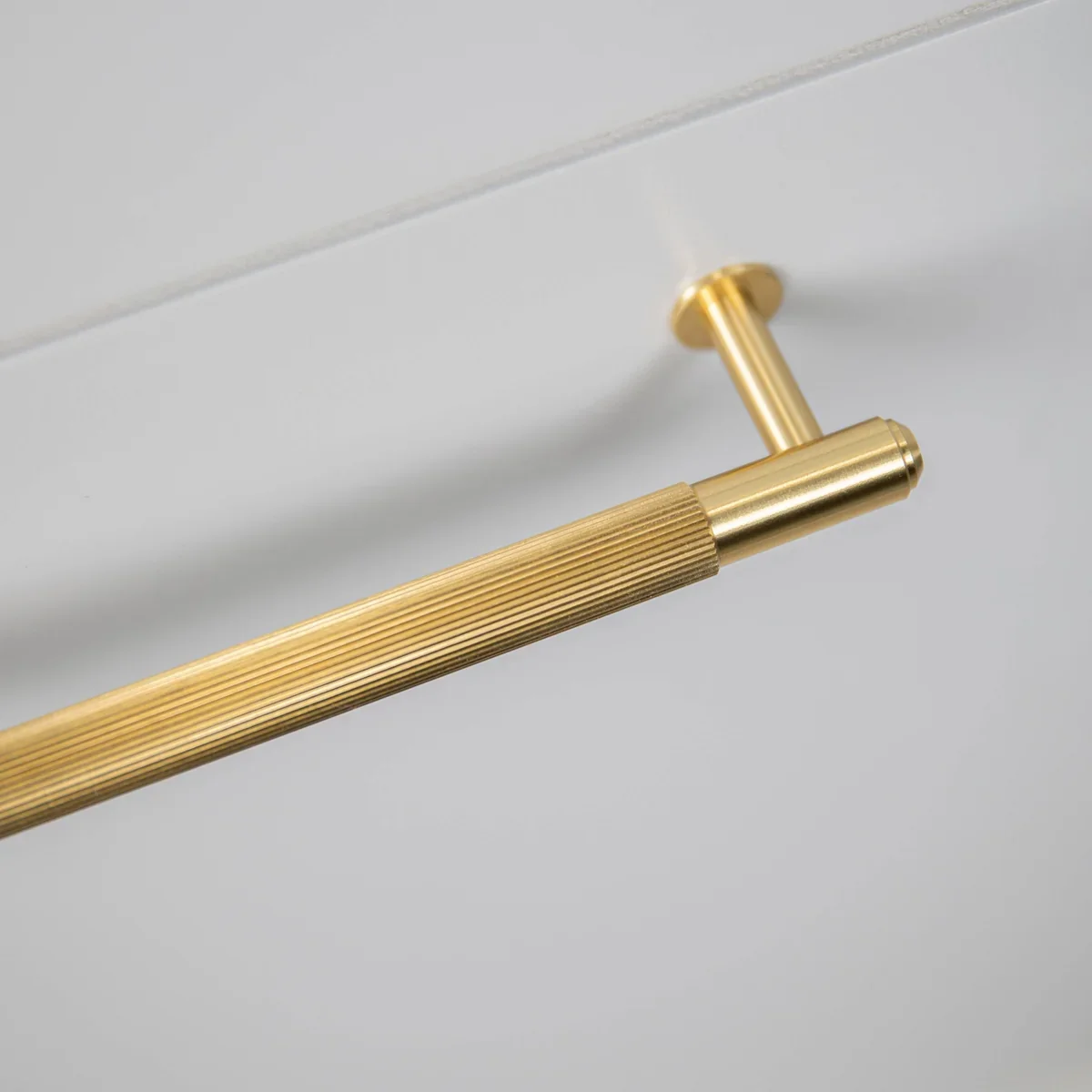 UPB-054566--Uchwyt-meblowy-podłużny-Pull-Bar-Linear-Small-Mosiądz-Skandynawskie-Uchwyty_4