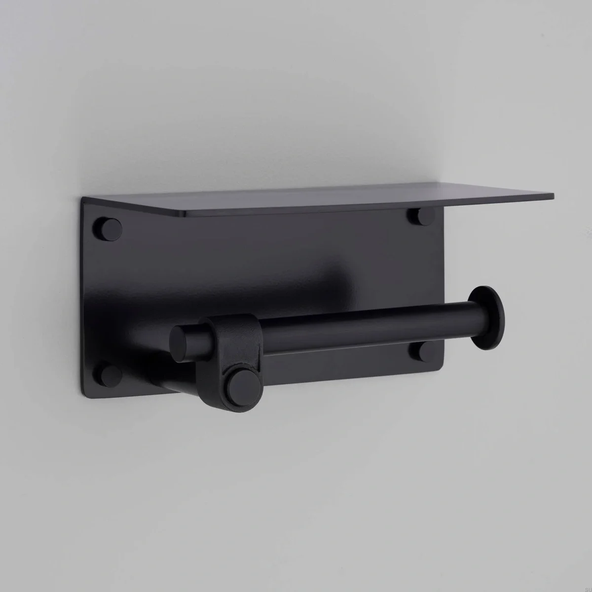 UTA-484321--Uchwyt-na-papier-toaletowy-Cast-Welder’s-Black-z-półką-Buster-+-Punch-Skandynawskie-Uchwyty_1