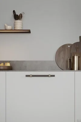 Bond Wood 320 Eichenholz, schwarz mit gebürstetem Gold, länglicher Möbelgriff